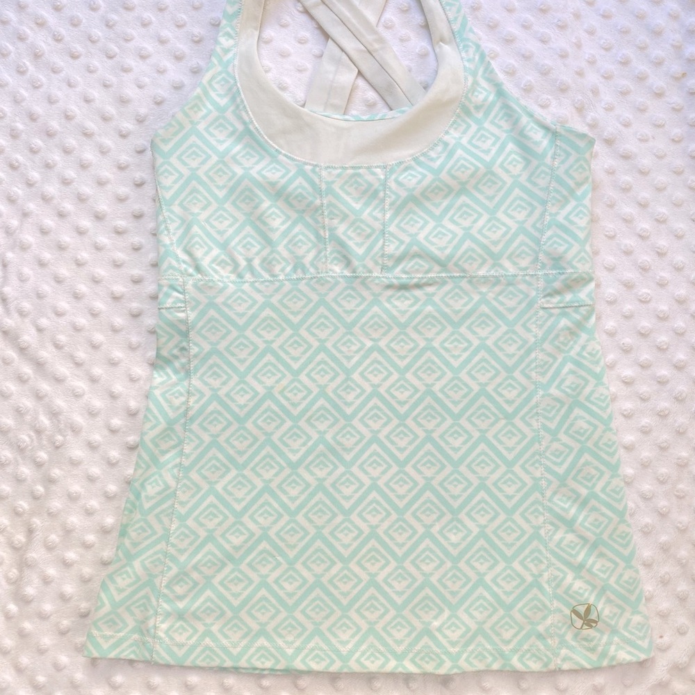 Carve Designs Cross-back active tank, size medium, aqua and white print.